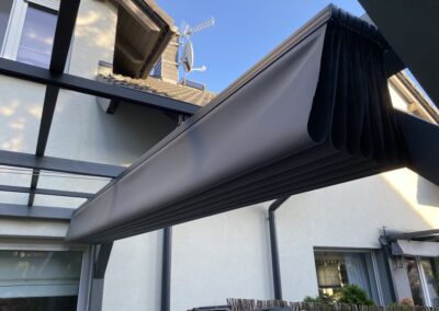 Roleta rzymska an prowadnicach