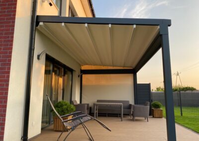 Pergola segmentowa z roletą Zip