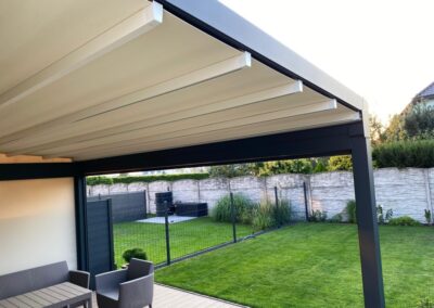 Pergola segmentowa z roletą Zip
