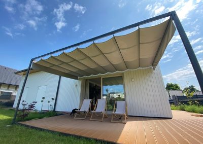 Pergola aluminiowa z roletą rzymską